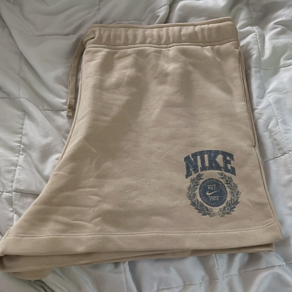 Nike Plus Size Shorts - Picture 2 of 3